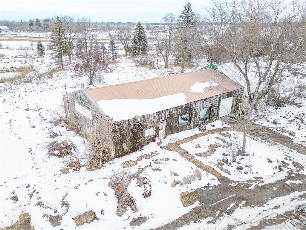 11426 N Mission Road, Clare, MI 48617 — Photo 15