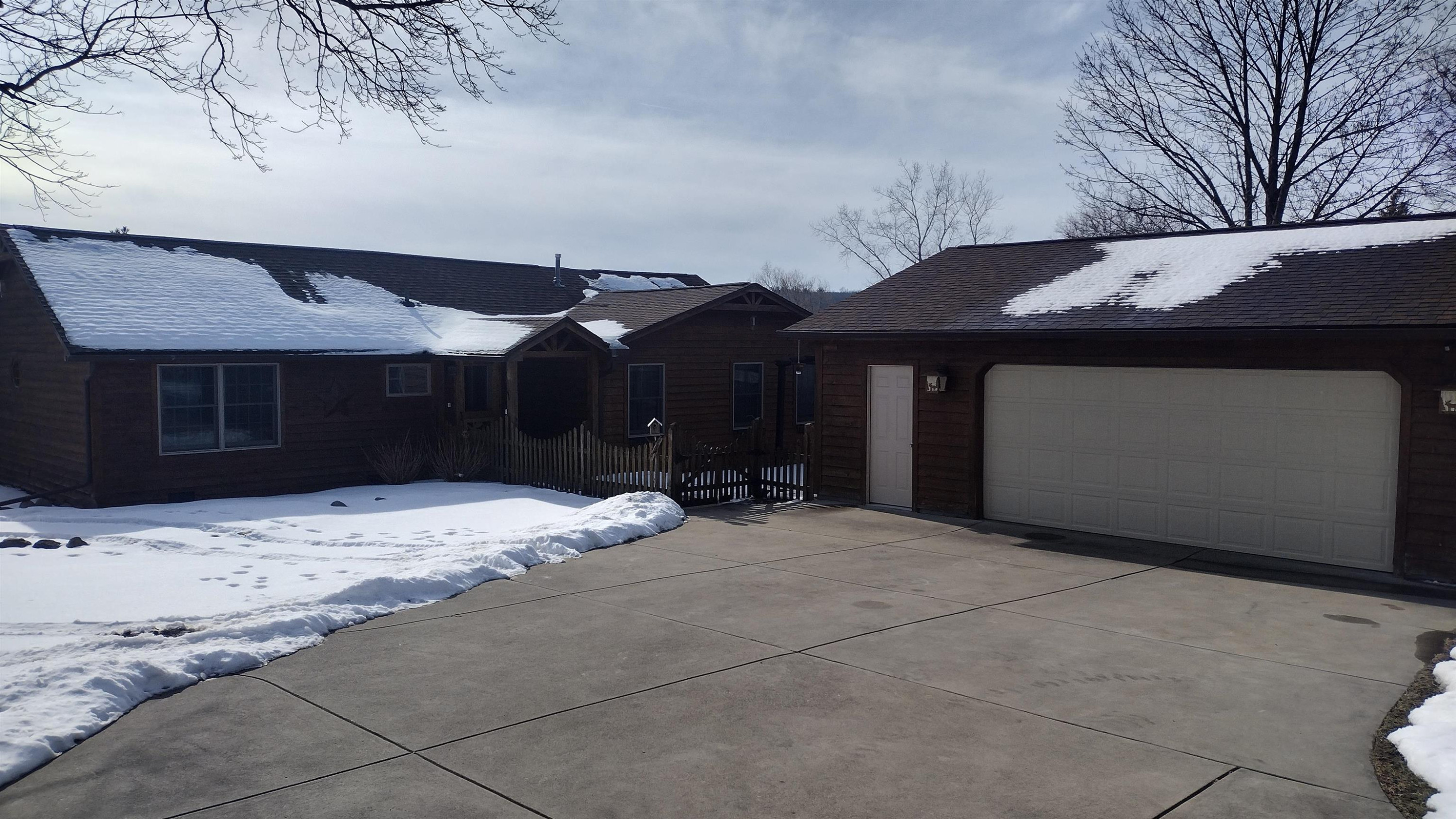 5057 Harp, Linden, MI 48451 — front exterior