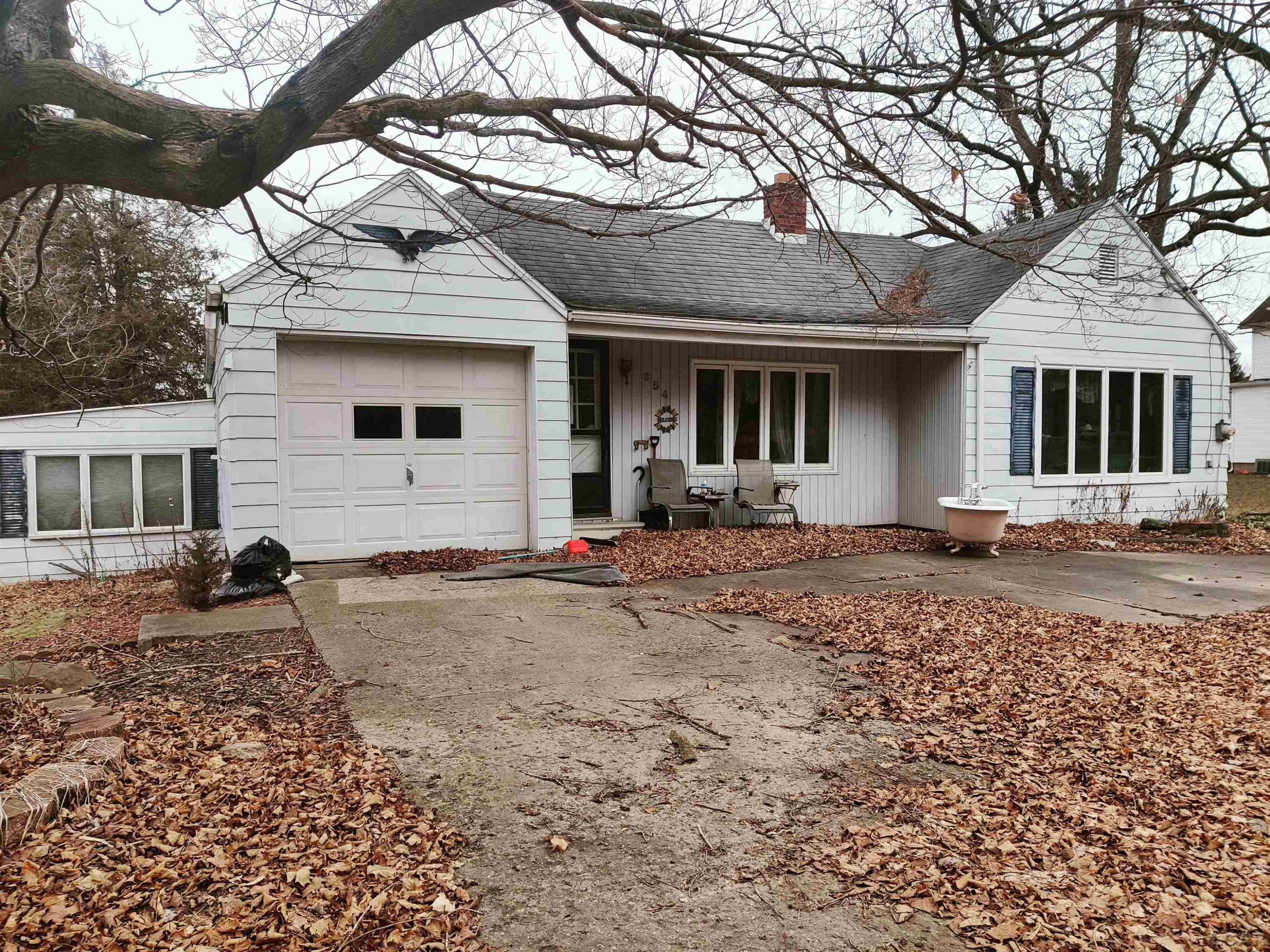 354 S Monroe Street, Blissfield, MI 49228 — front exterior