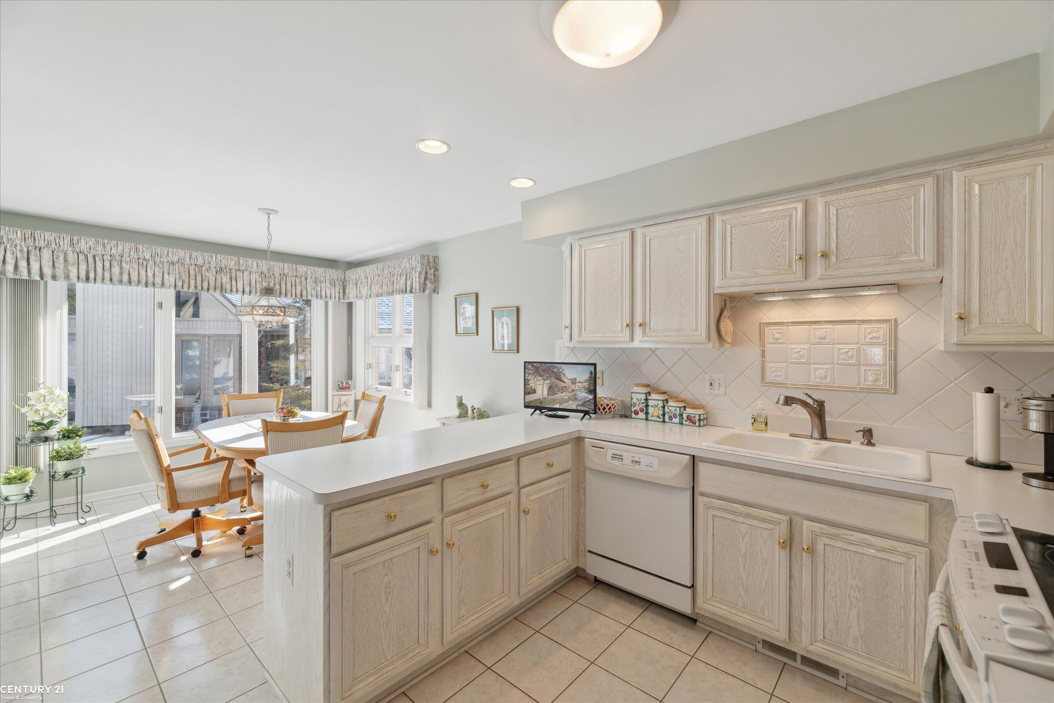 14898 Stoney Brook Drive, Shelby Twp, MI 48315 — Photo 15