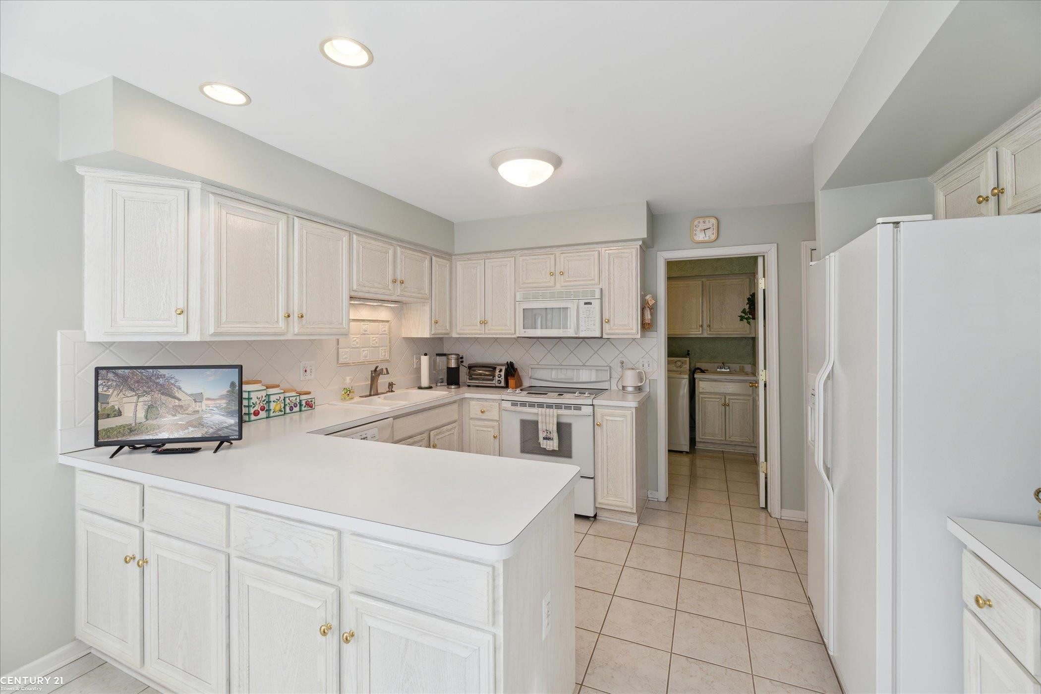 14898 Stoney Brook Drive, Shelby Twp, MI 48315 — Photo 17