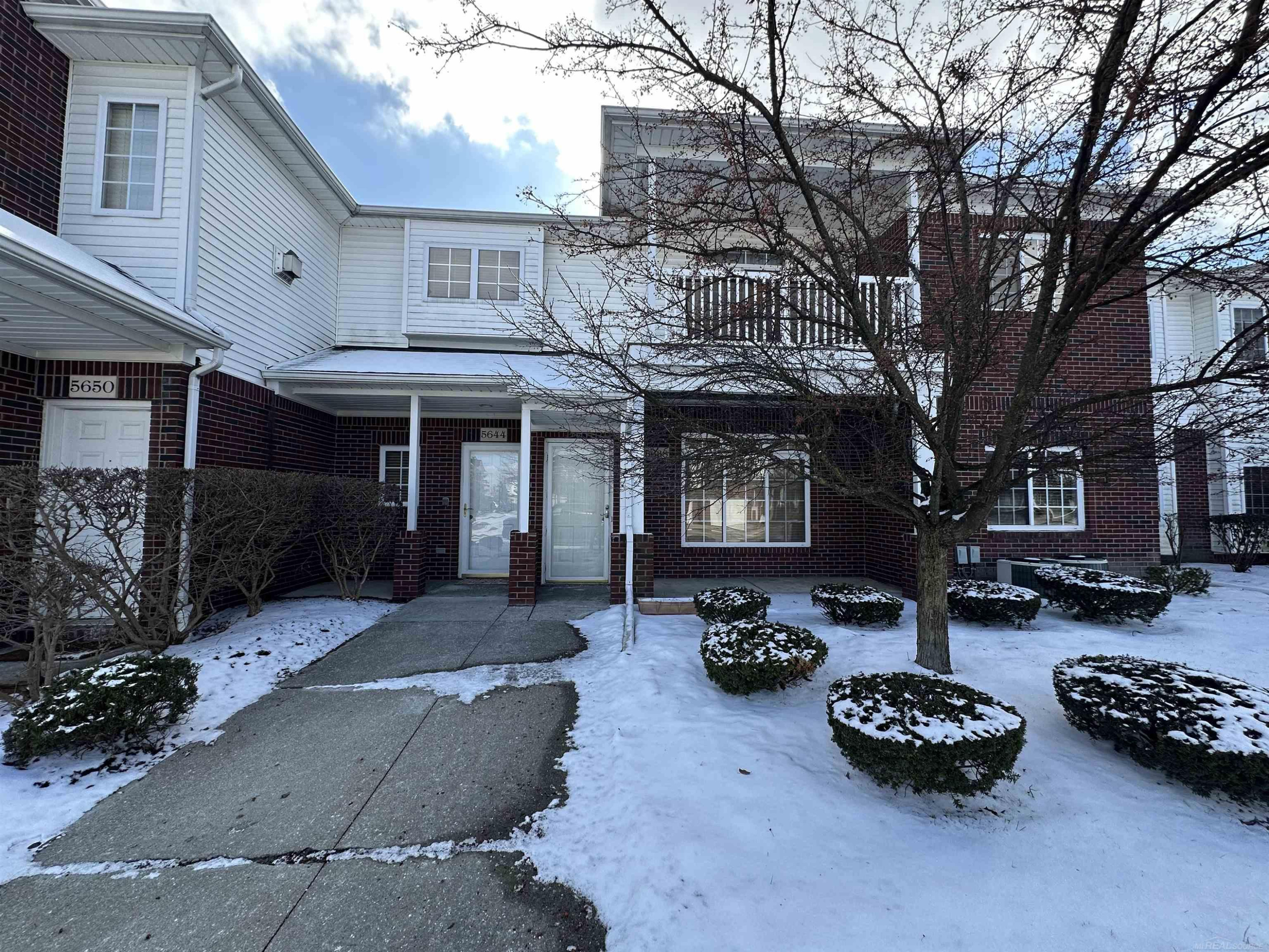 5638 Acorn Lane, Sterling Heights, MI 48314 — front exterior
