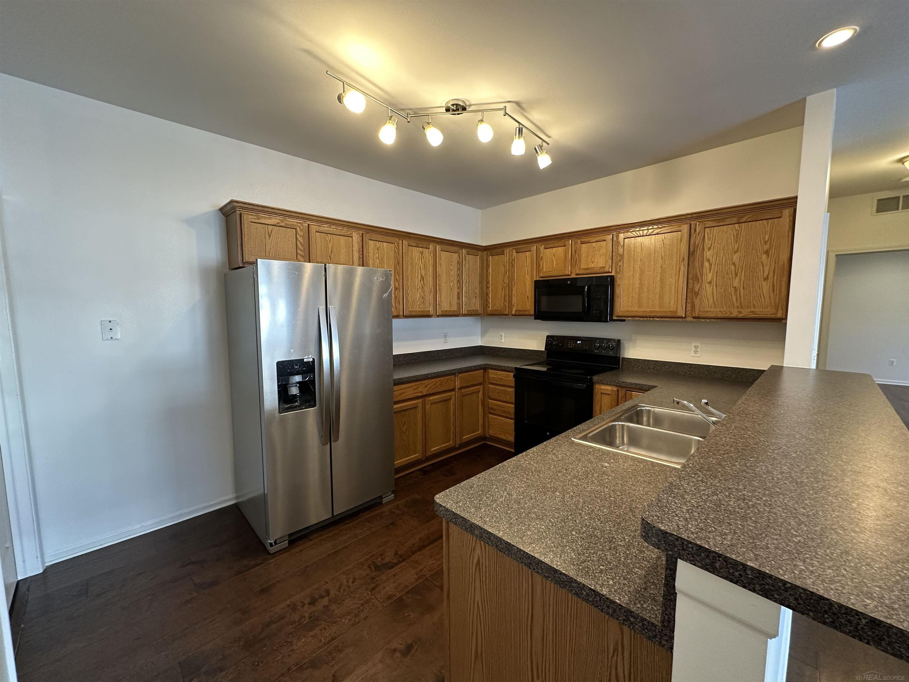 5638 Acorn Lane, Sterling Heights, MI 48314 — Photo 10