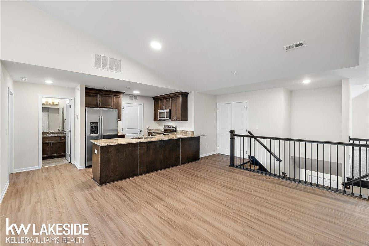 8304 Heywood Circle, Sterling Heights, MI 48312 — Photo 12