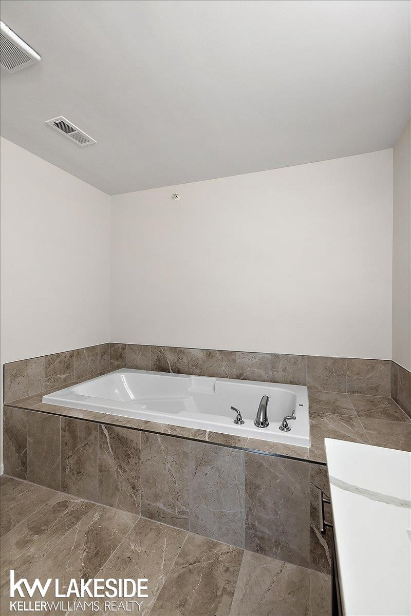 8304 Heywood Circle, Sterling Heights, MI 48312 — Photo 35
