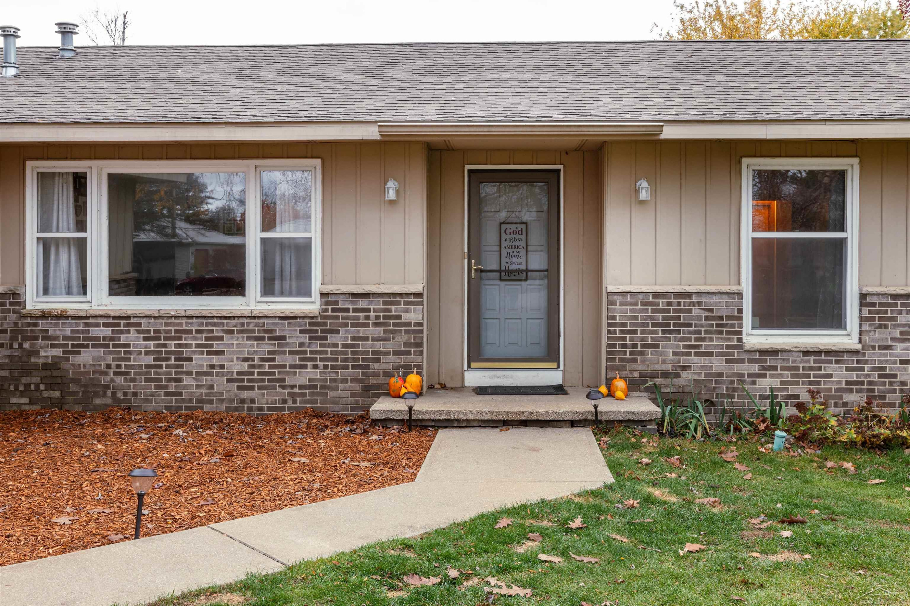 675 Point Drive, Clare, MI 48617 — front exterior