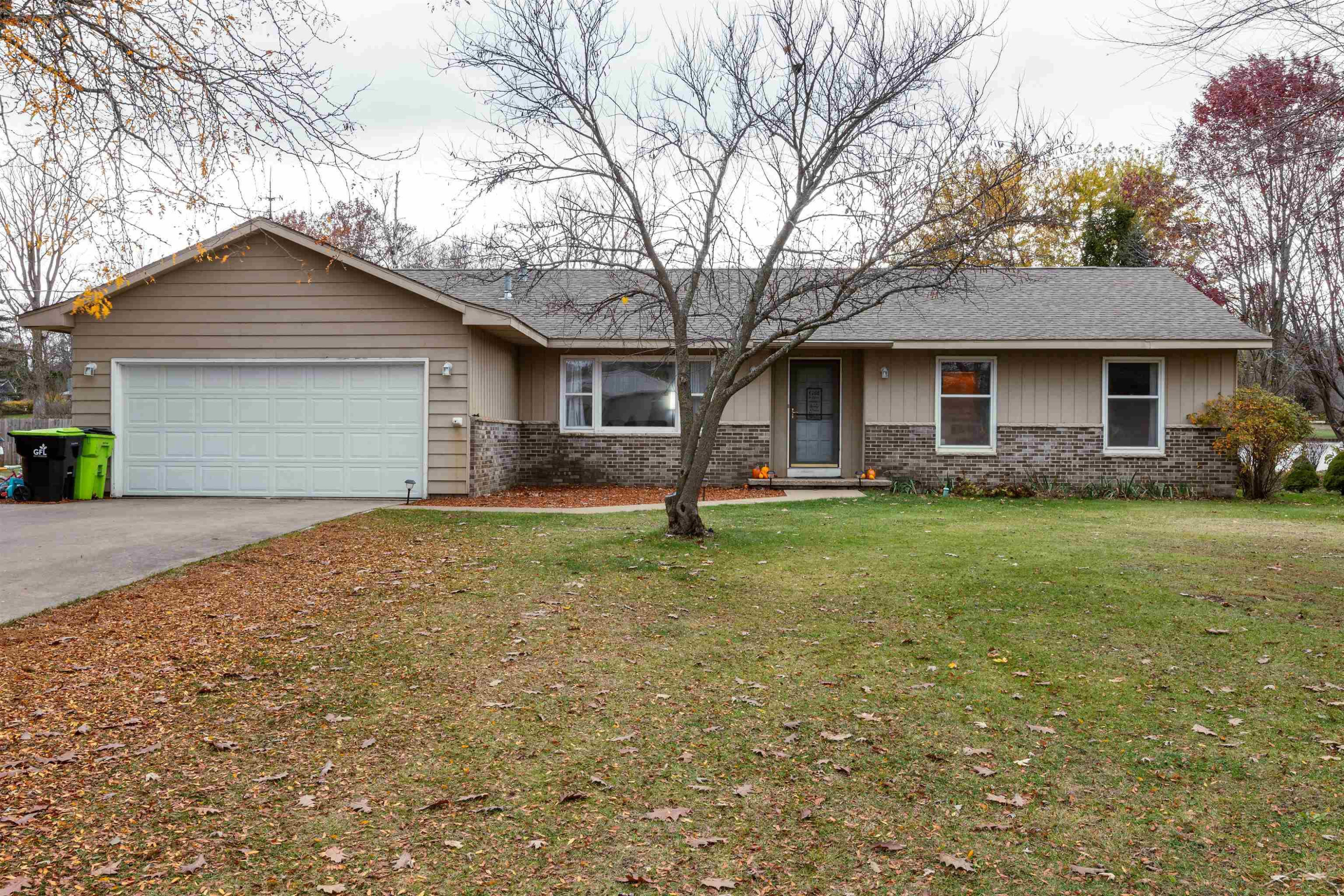 675 Point Drive, Clare, MI 48617 — Photo 2