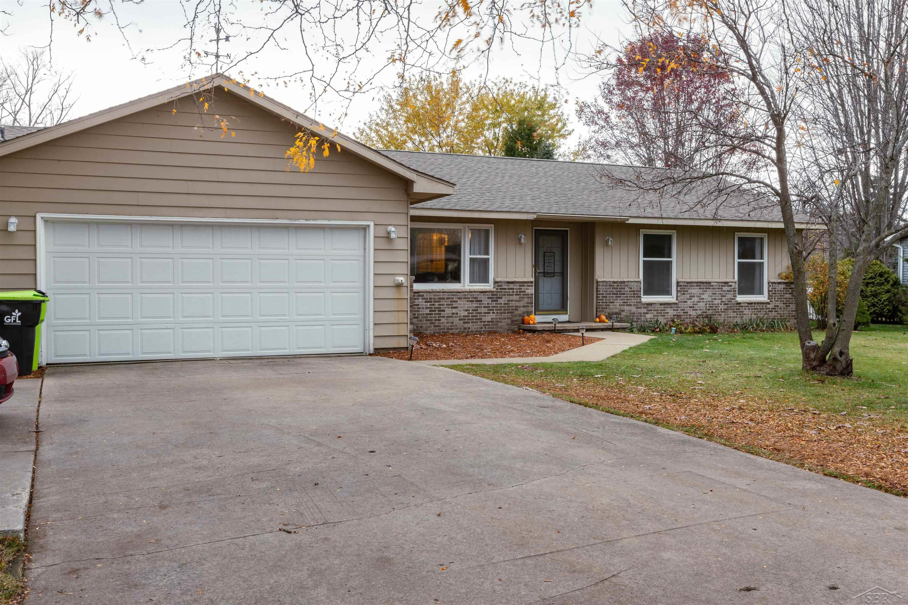 675 Point Drive, Clare, MI 48617 — Photo 4
