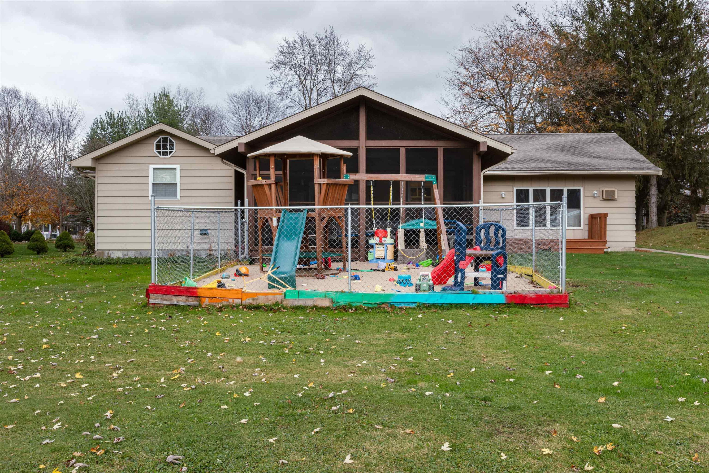 675 Point Drive, Clare, MI 48617 — Photo 27