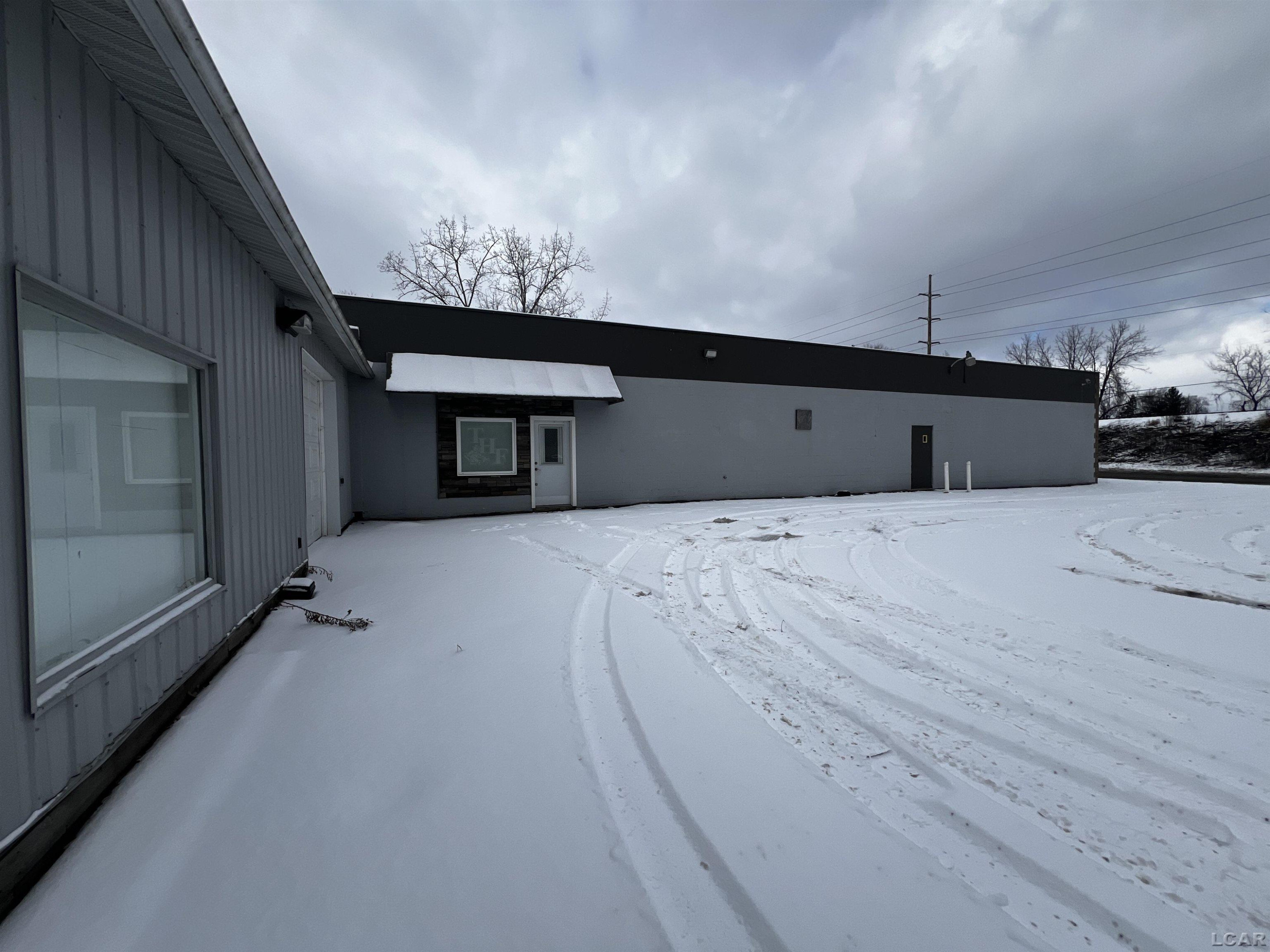 725 W Beecher Street, Adrian, MI 49221 — Photo 2