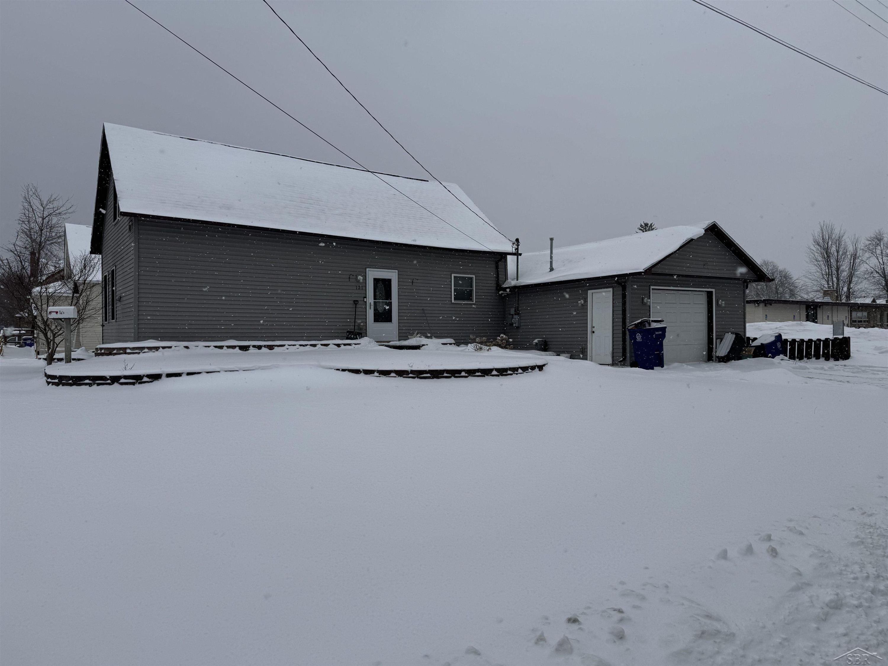 121 S IRVING Street, Saint Charles, MI 48655 — Photo 2