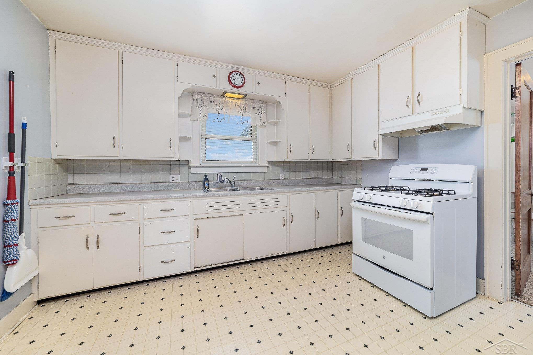 208 Roberts Street, Auburn, MI 48611 — Photo 11