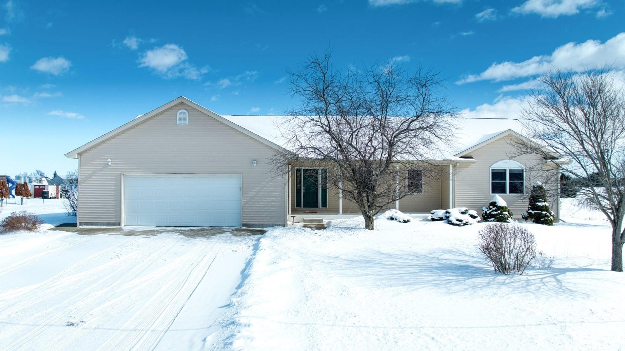 1217 S Beyer Road, Saginaw, MI 48601 — front exterior