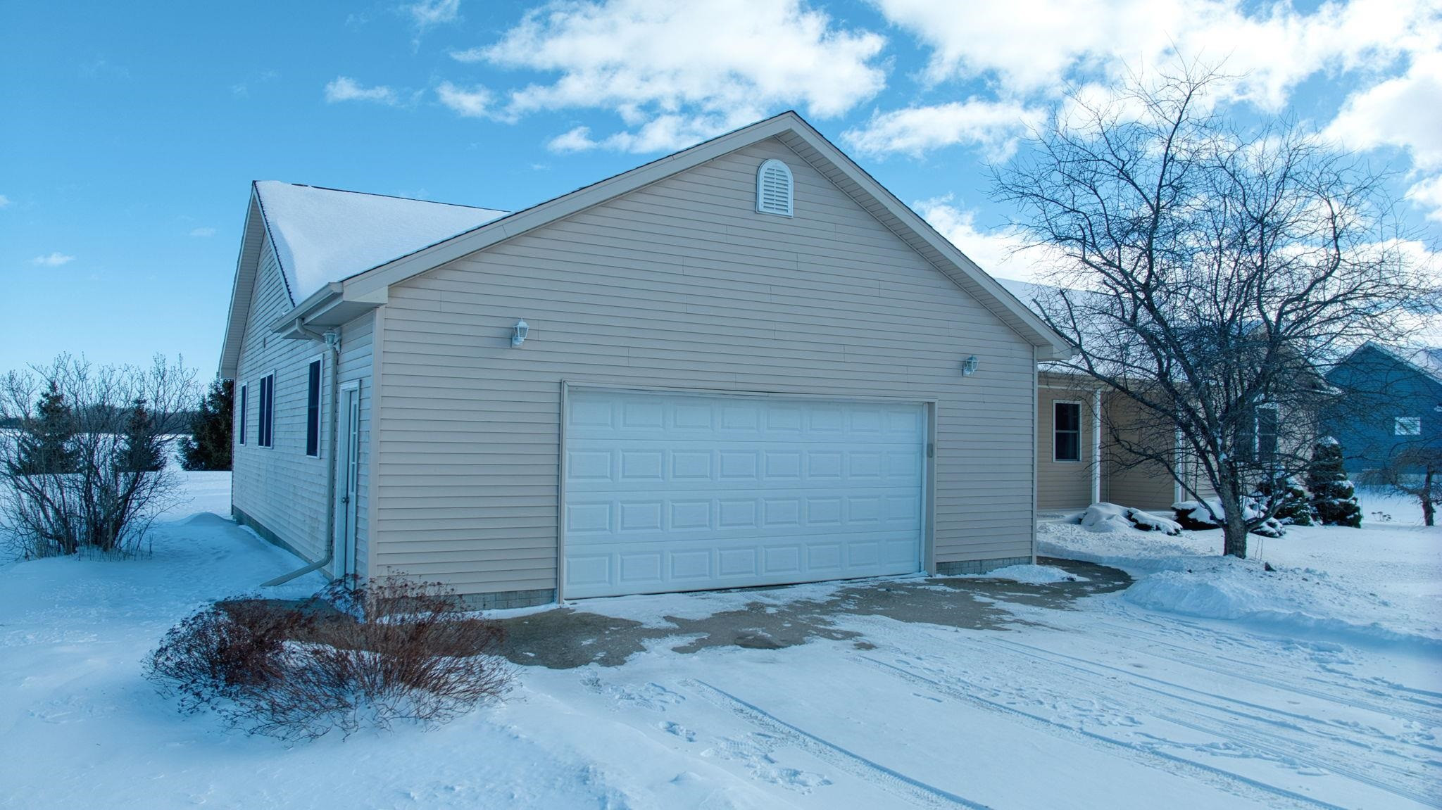 1217 S Beyer Road, Saginaw, MI 48601 — Photo 2