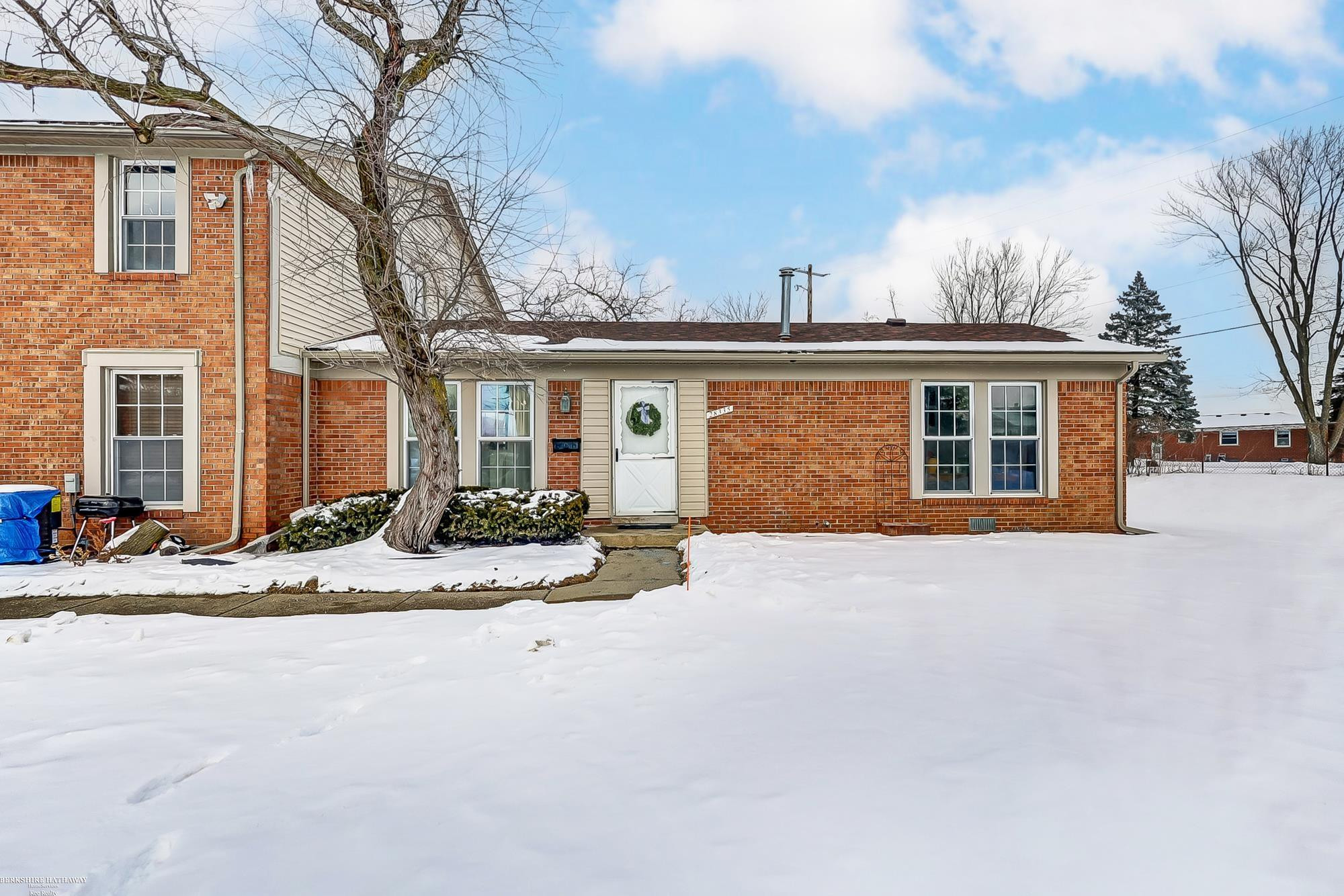 28335 Greenbriar Way, MI 48183 — Photo 2