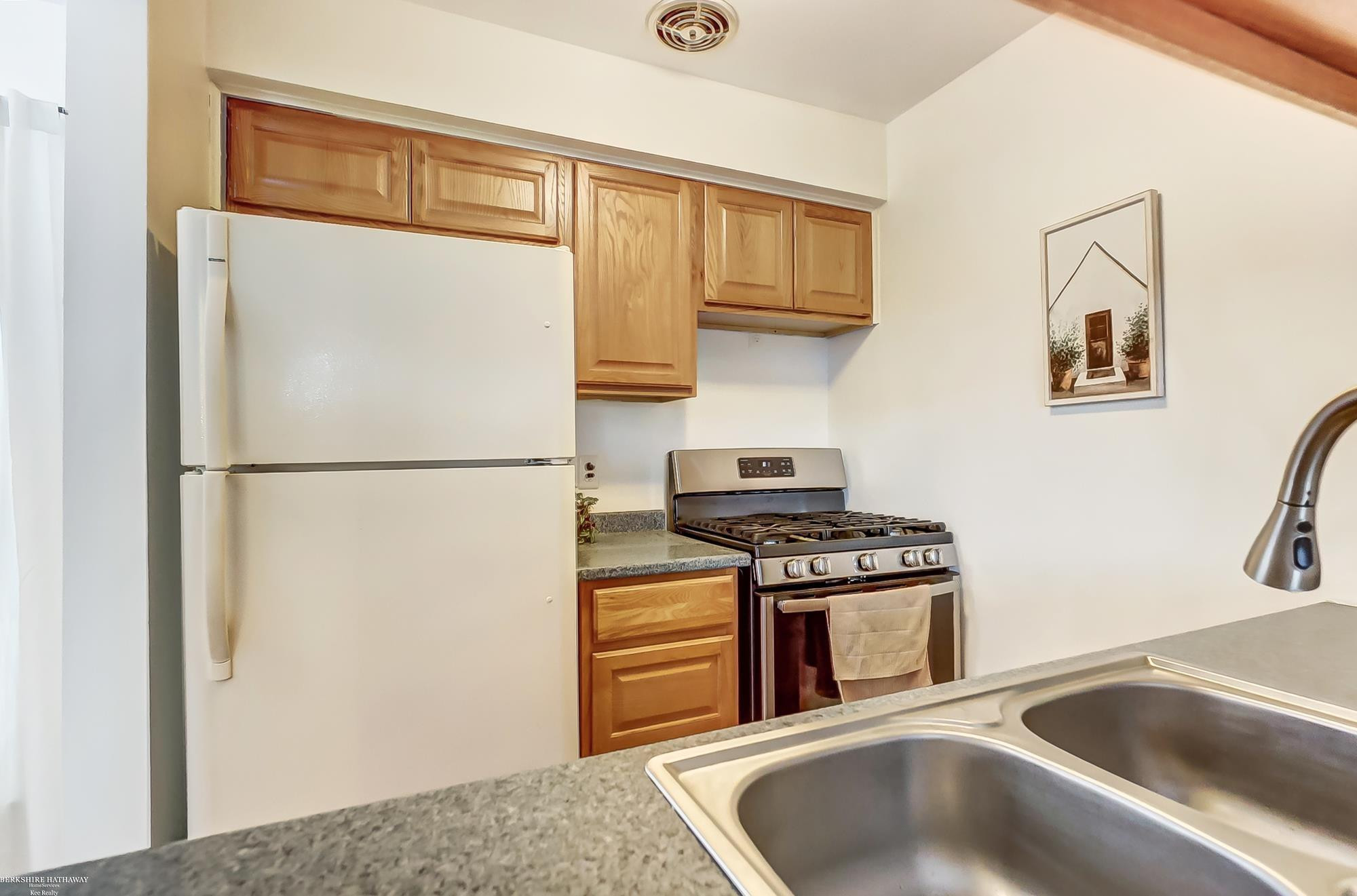 28335 Greenbriar Way, MI 48183 — Photo 9