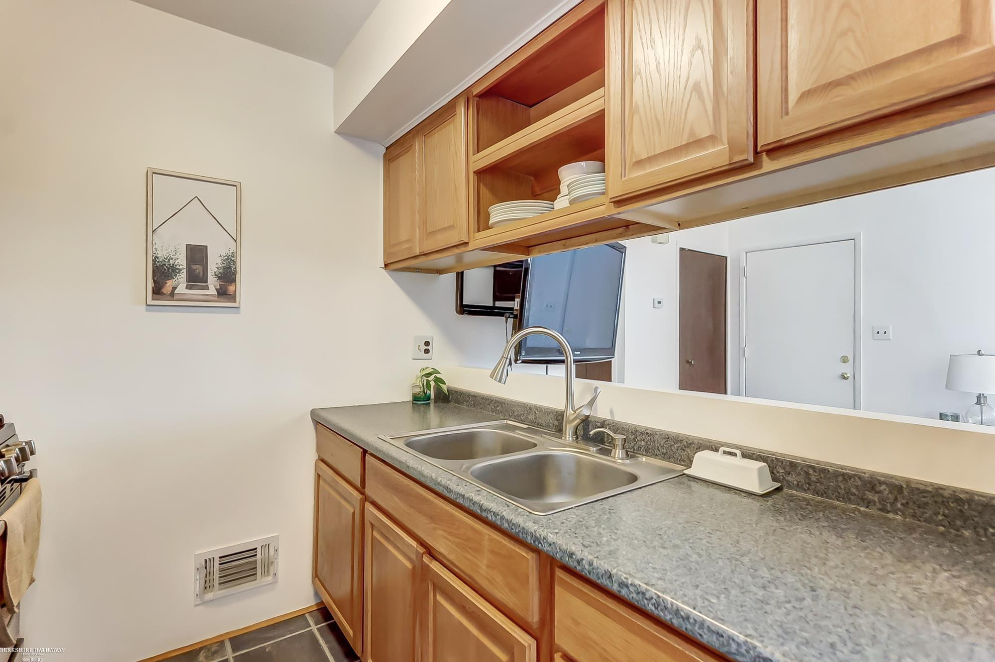 28335 Greenbriar Way, MI 48183 — Photo 10