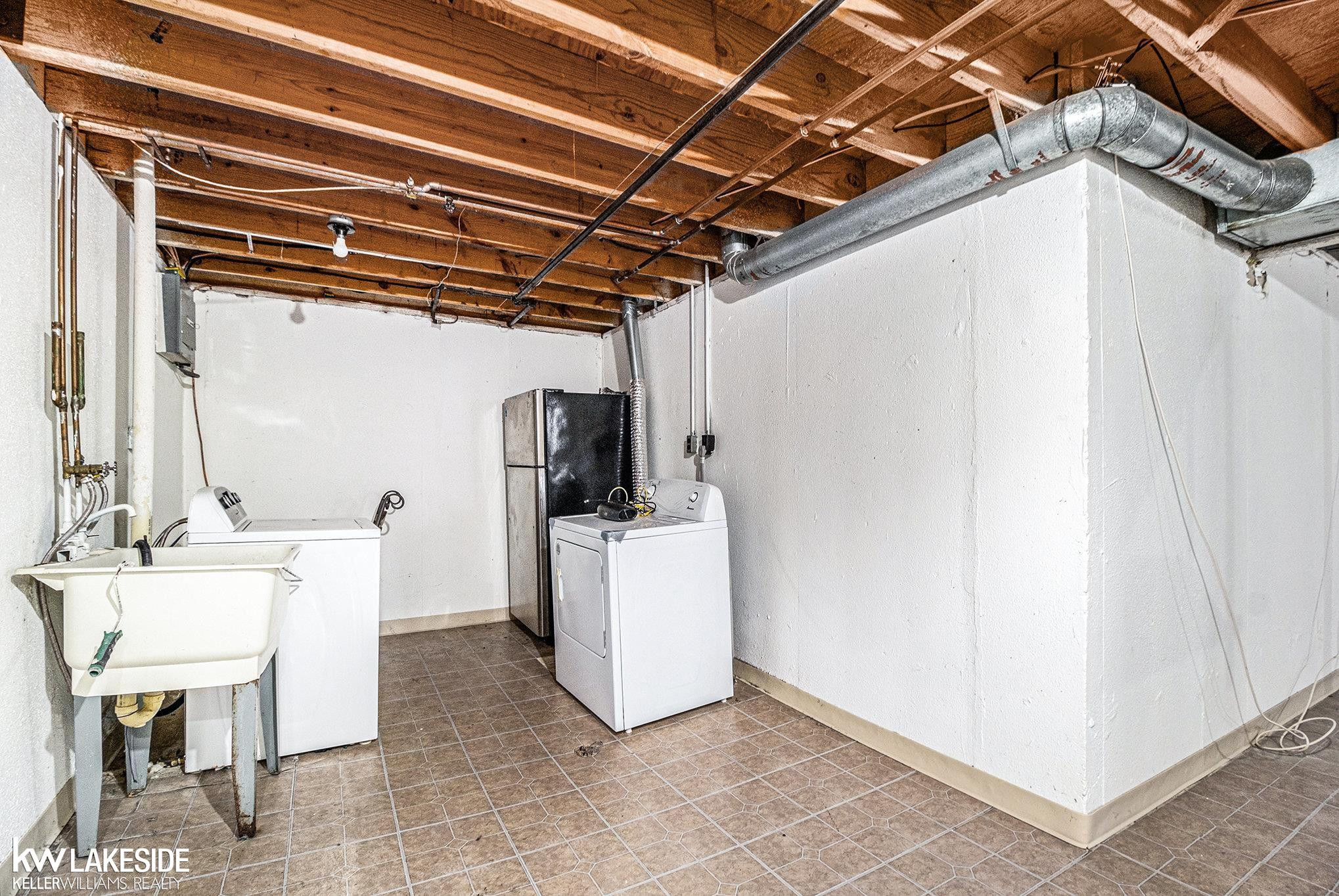 2763 Roundtree Drive, Troy, MI 48083 — Photo 16