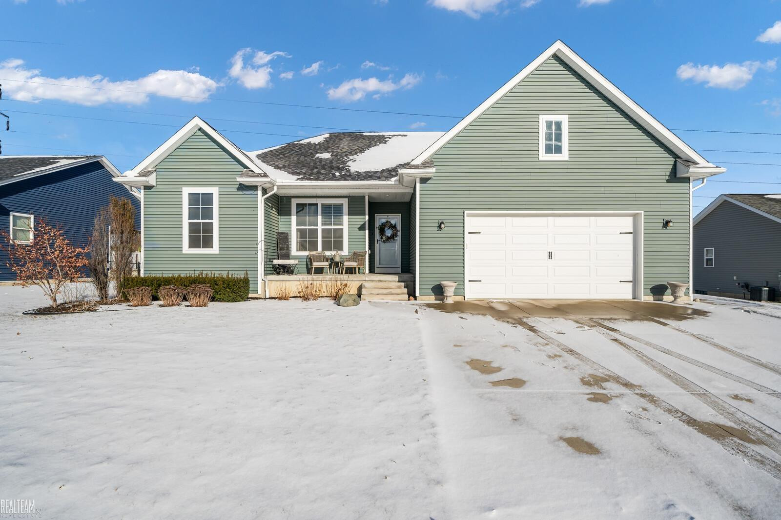 7831 Yorkshire Drive, Almont, MI 48003 — front exterior