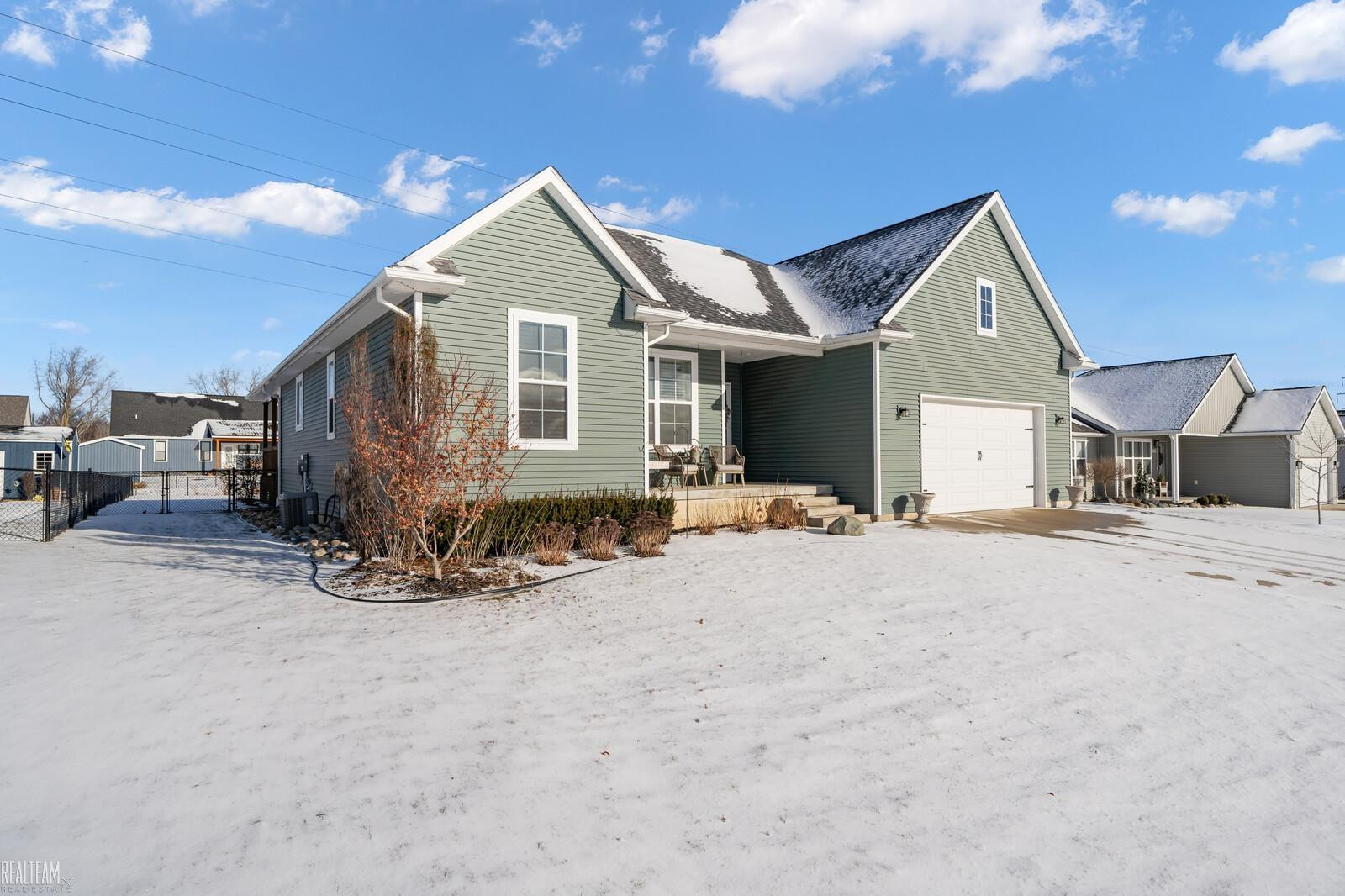 7831 Yorkshire Drive, Almont, MI 48003 — Photo 2