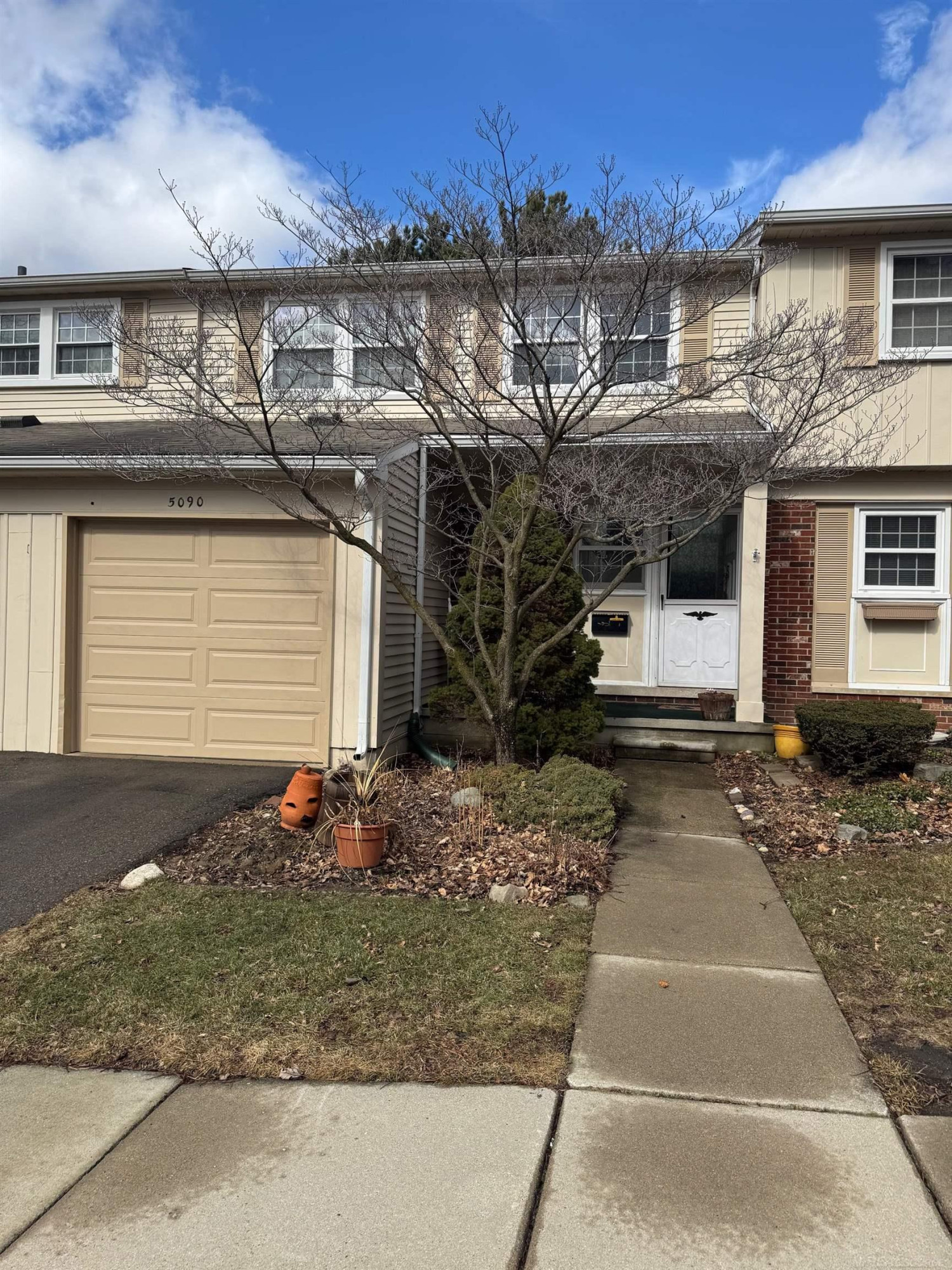 5090 Buckingham Place, Troy, MI 48098 — front exterior