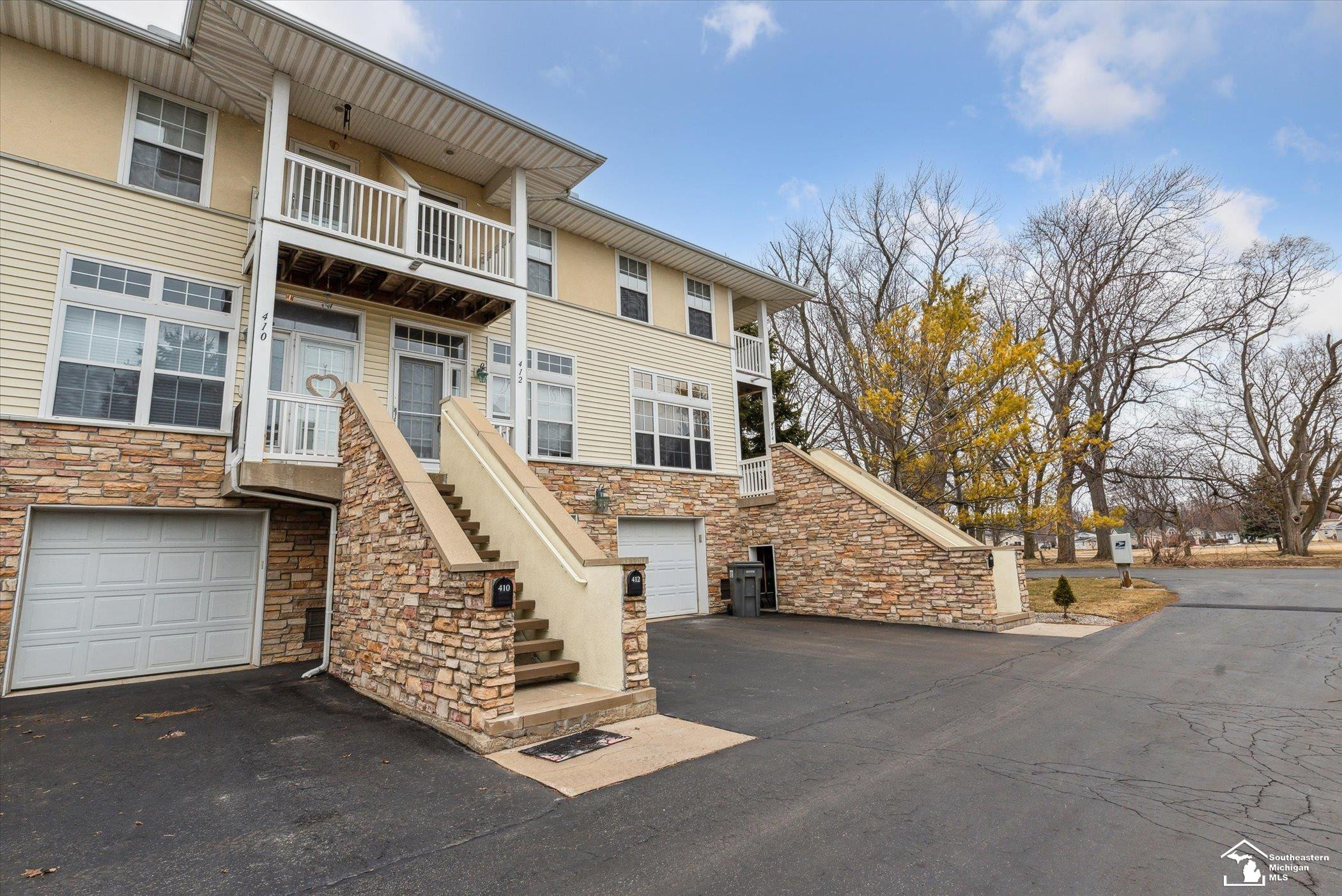 410 Beachwalk Trail, Luna Pier, MI 48157 — front exterior