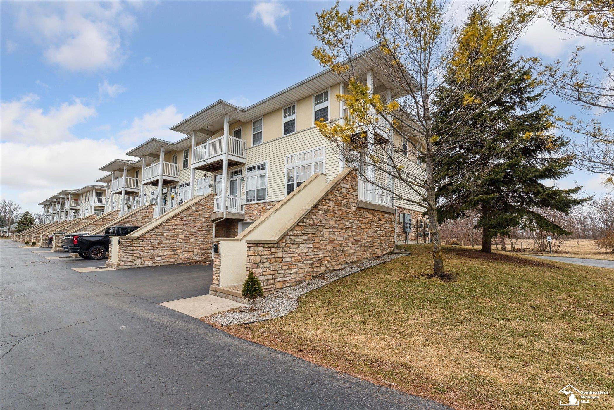 410 Beachwalk Trail, Luna Pier, MI 48157 — Photo 4