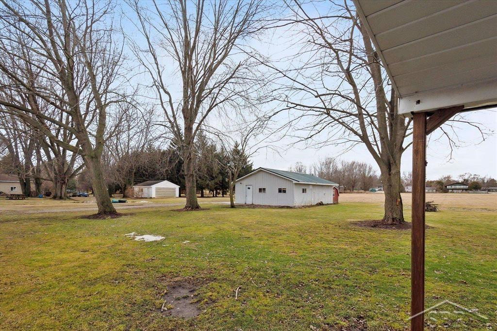 425 Eaton Street, Breckenridge, MI 48615 — Photo 36