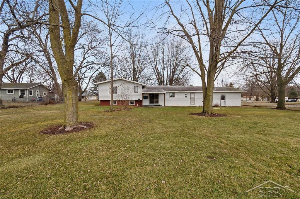 425 Eaton Street, Breckenridge, MI 48615 — Photo 38