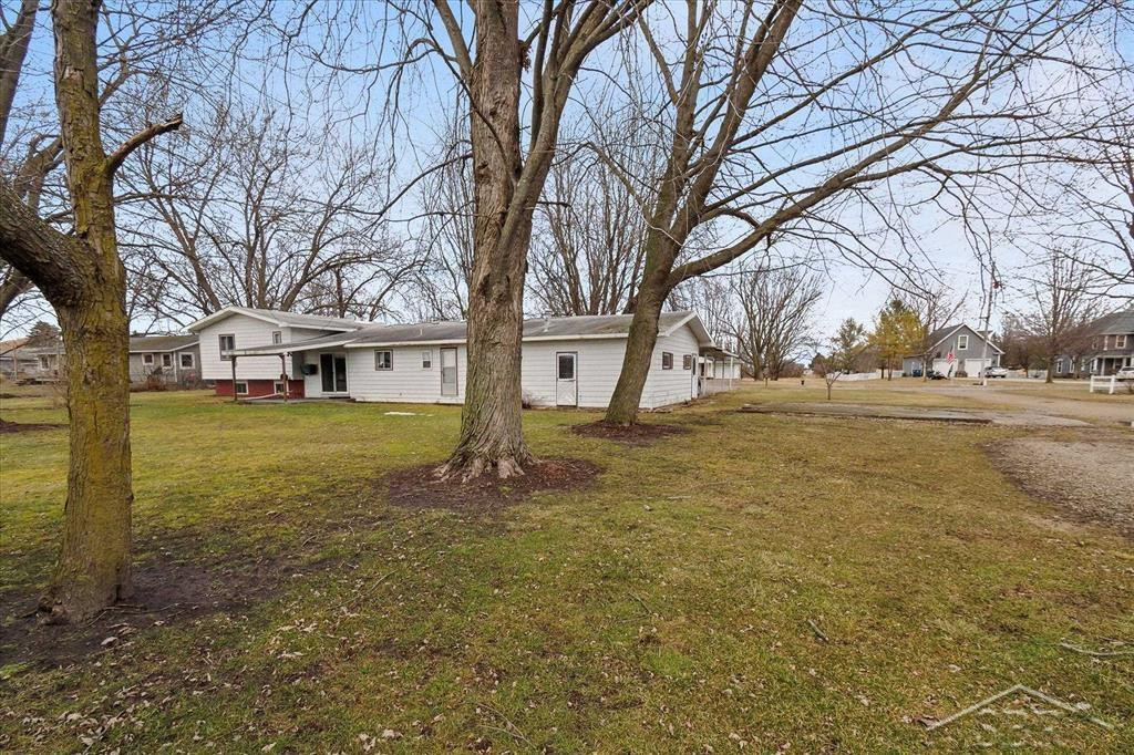 425 Eaton Street, Breckenridge, MI 48615 — Photo 39