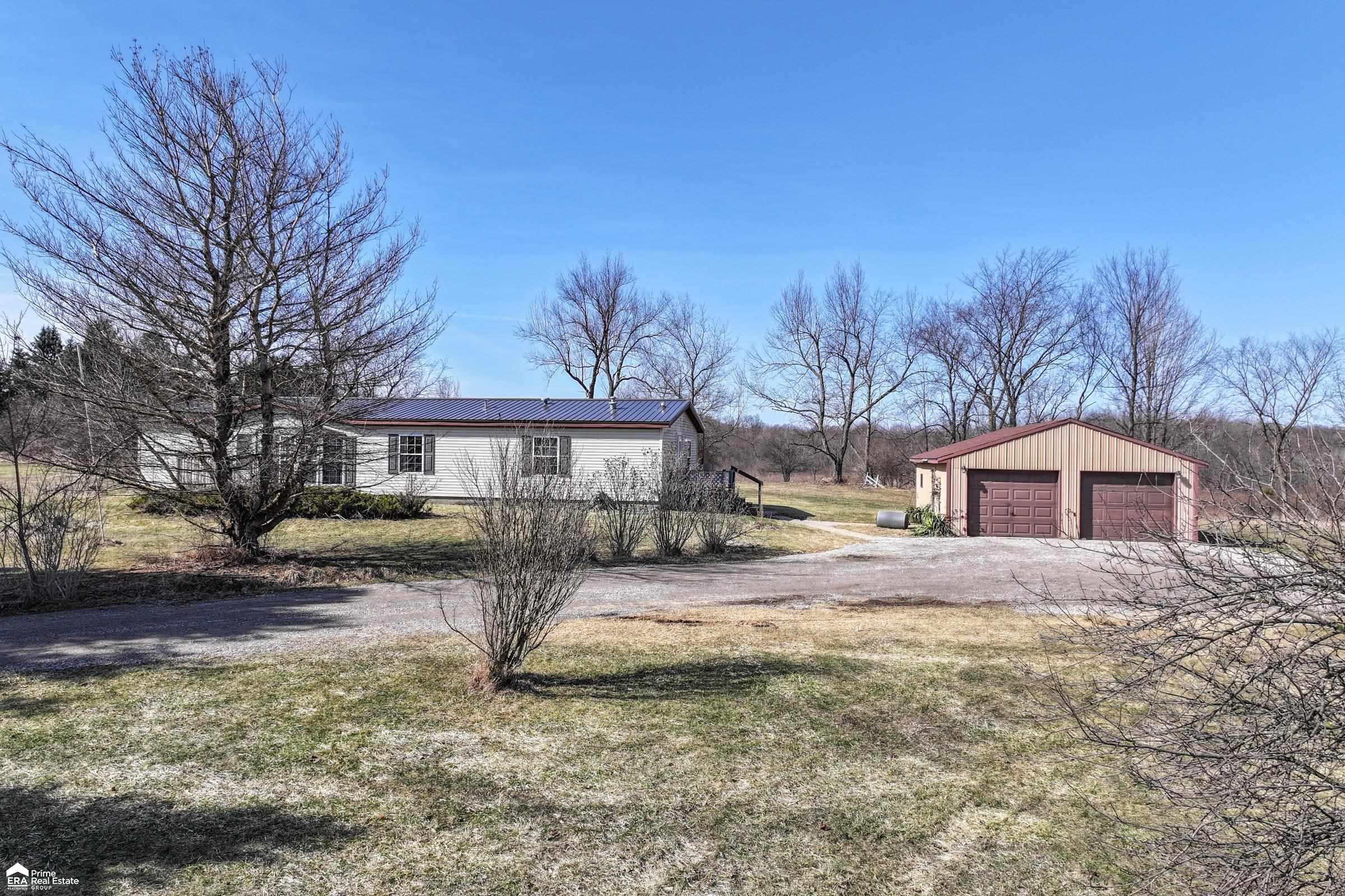 779 N Youngs Road, Attica, MI 48412 — Photo 2