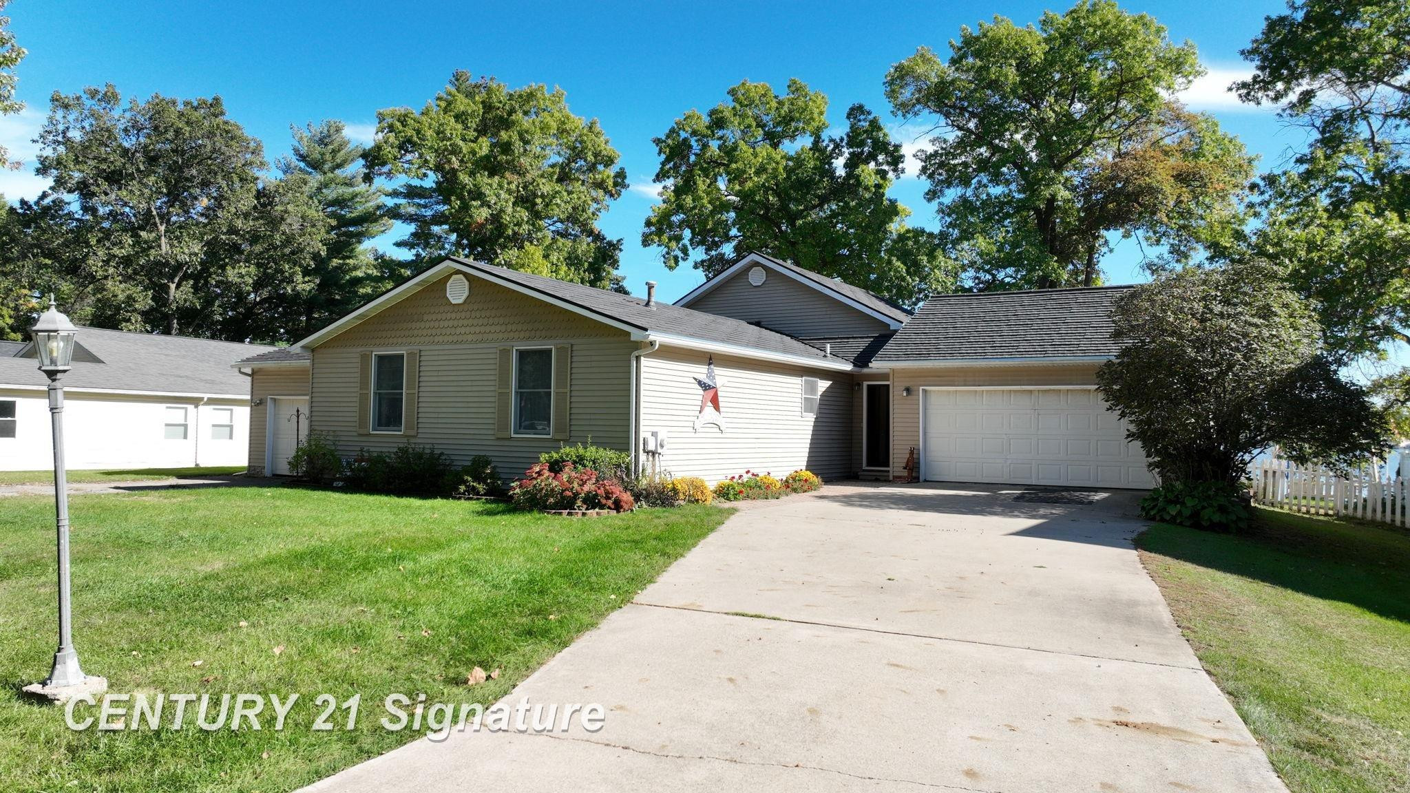 2176 Martha Hulbert Drive, Lapeer, MI 48446 — Photo 2