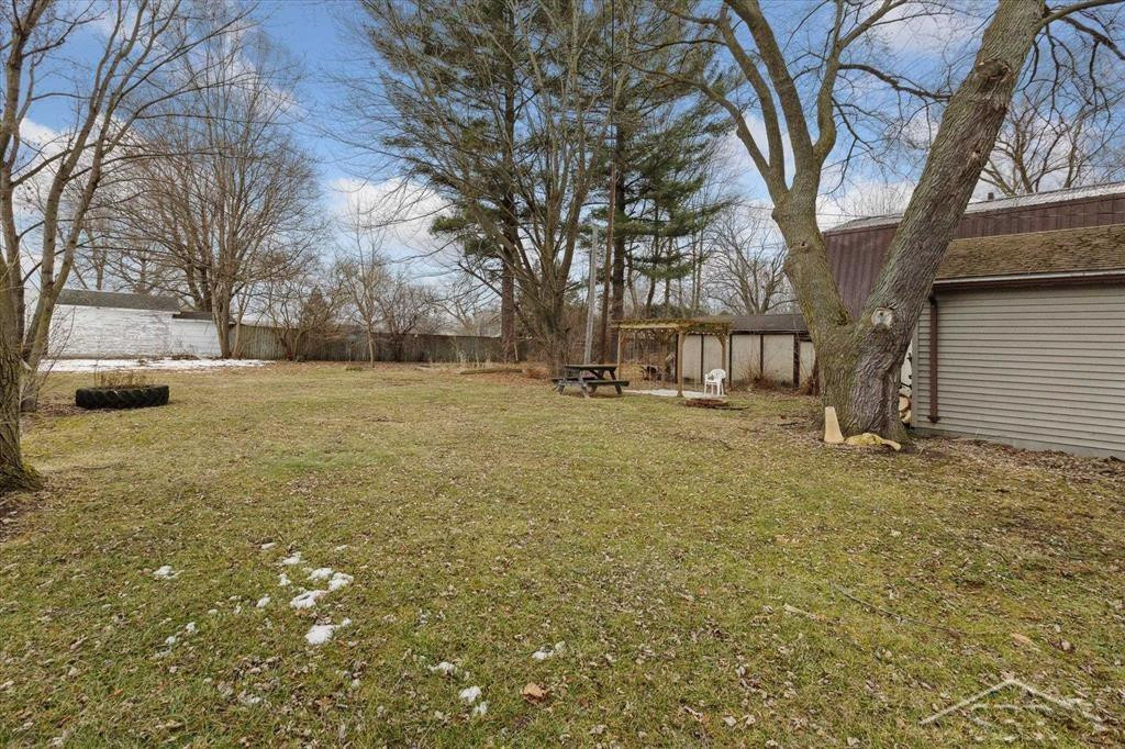 526 Cedar Street, Breckenridge, MI 48615 — Photo 23