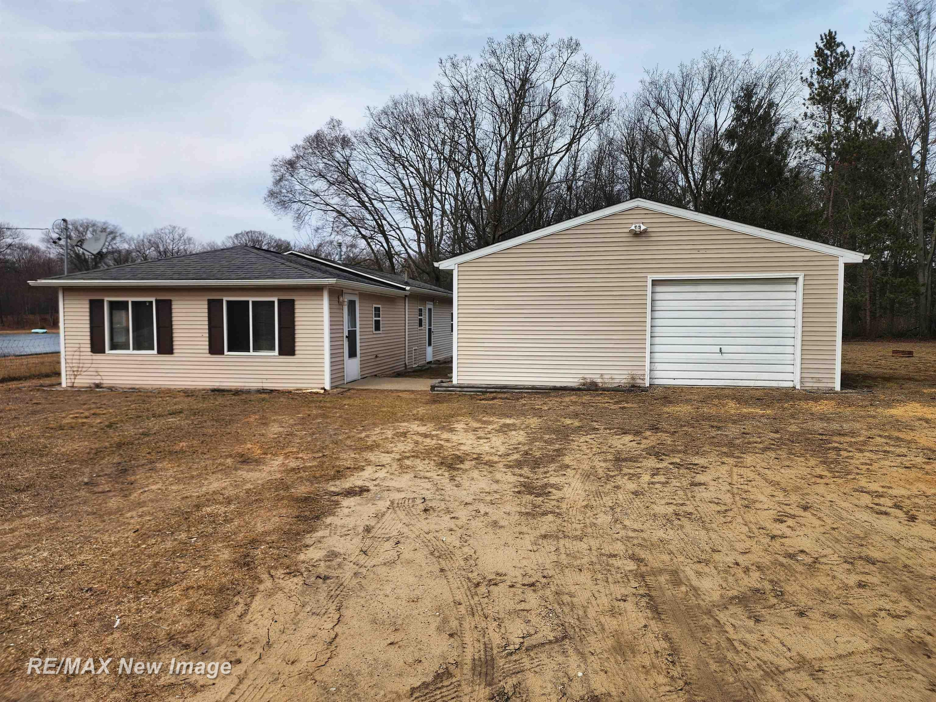 12000 Lakefield Road, Saint Charles, MI 48655 — front exterior