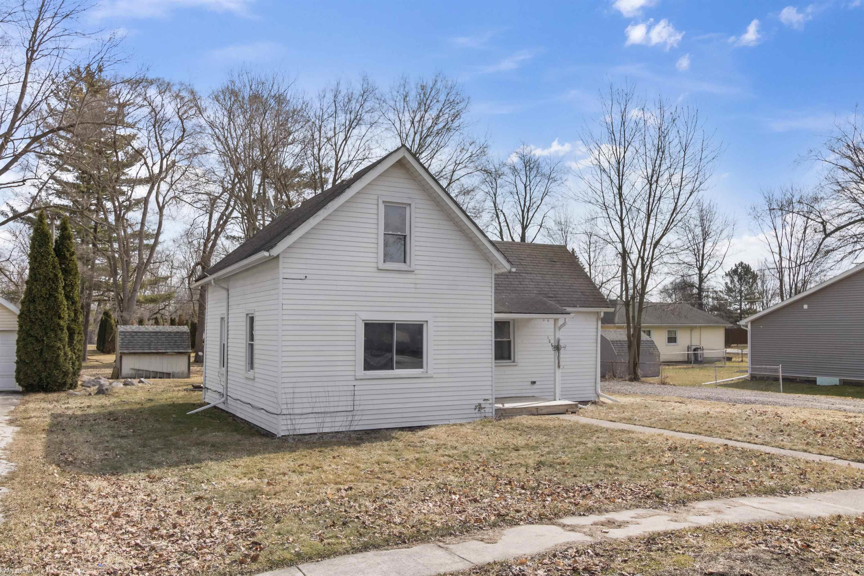106 S Hunter St. Street, Capac, MI 48014 — Photo 4