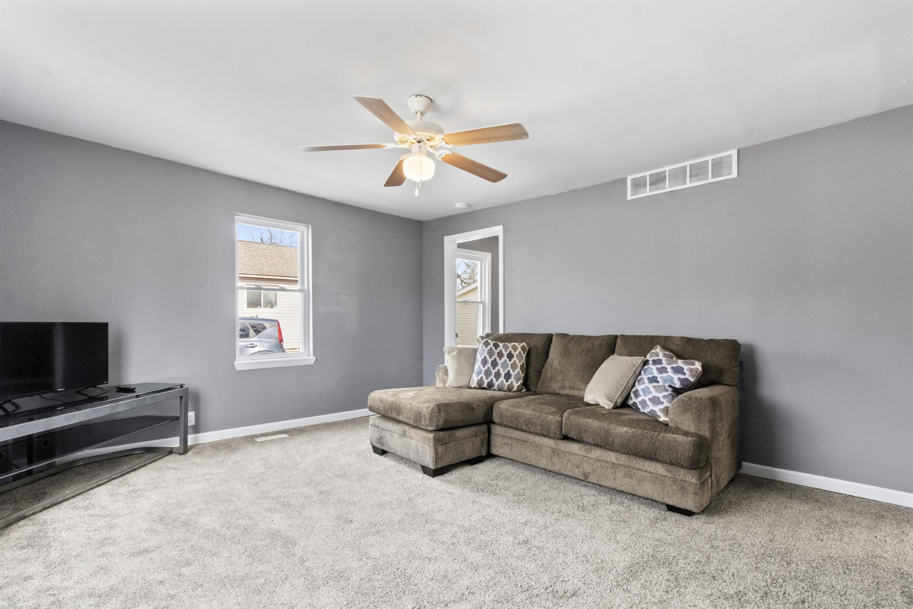 106 S Hunter St. Street, Capac, MI 48014 — Photo 6