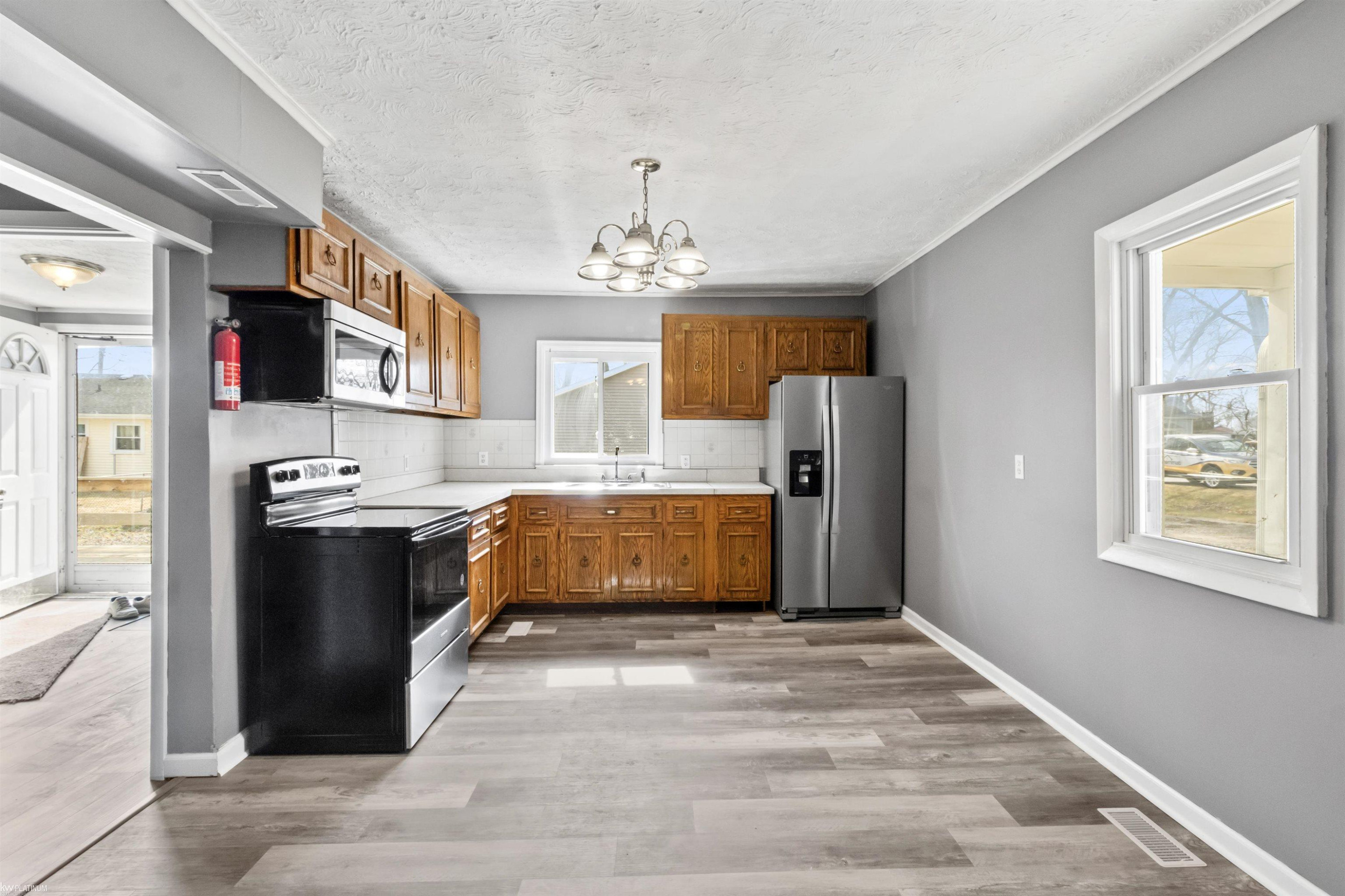 106 S Hunter St. Street, Capac, MI 48014 — Photo 12