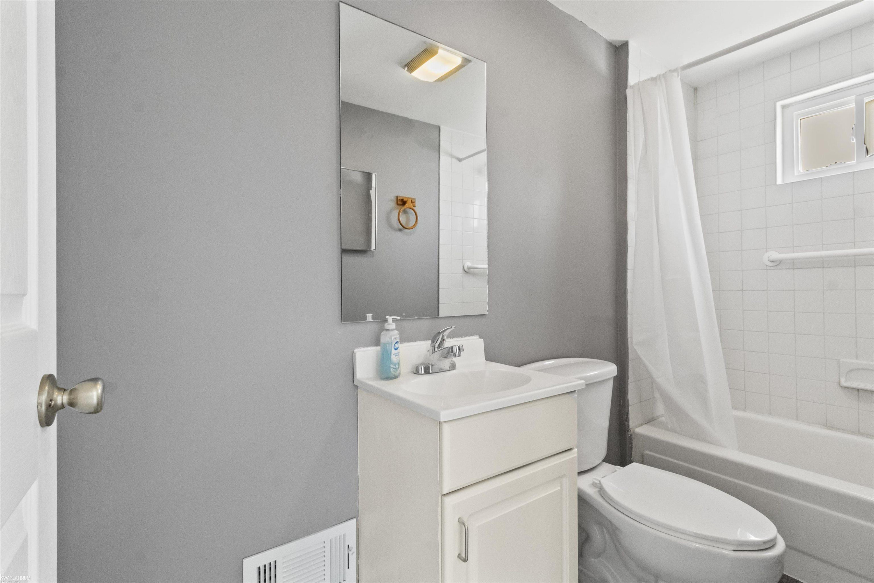106 S Hunter St. Street, Capac, MI 48014 — Photo 14
