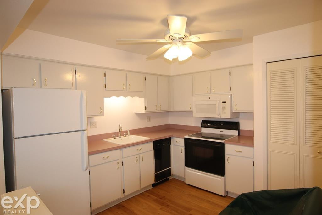 8561 Kennedy Circle #5 Circle, Warren, MI 48093 — Photo 7