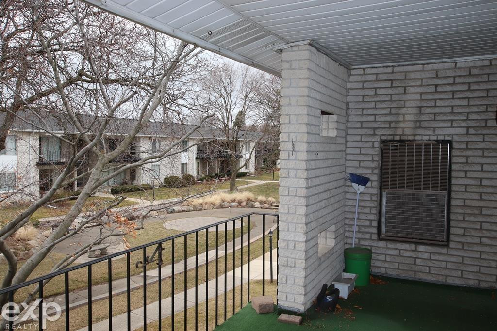 8561 Kennedy Circle #5 Circle, Warren, MI 48093 — Photo 14