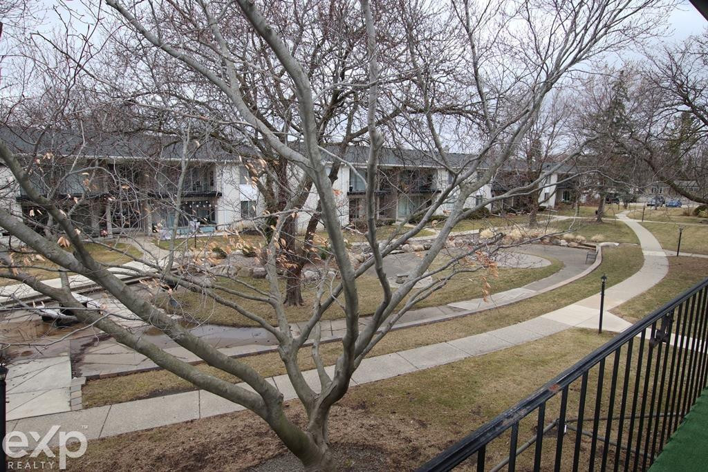 8561 Kennedy Circle #5 Circle, Warren, MI 48093 — Photo 15