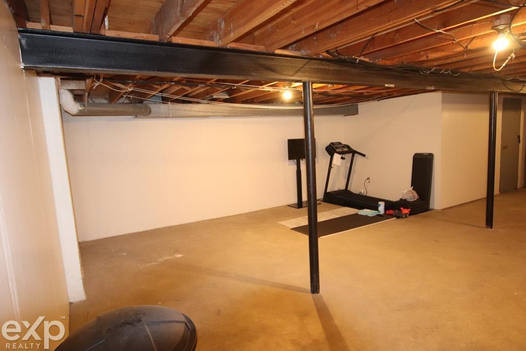 8561 Kennedy Circle #5 Circle, Warren, MI 48093 — Photo 16