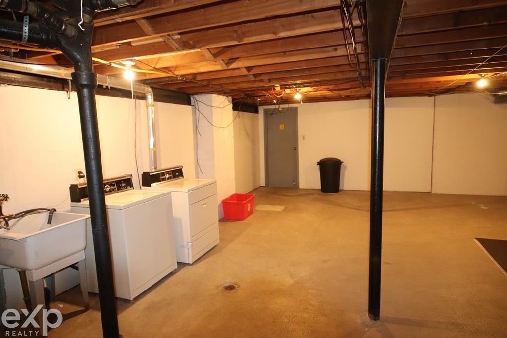 8561 Kennedy Circle #5 Circle, Warren, MI 48093 — Photo 18