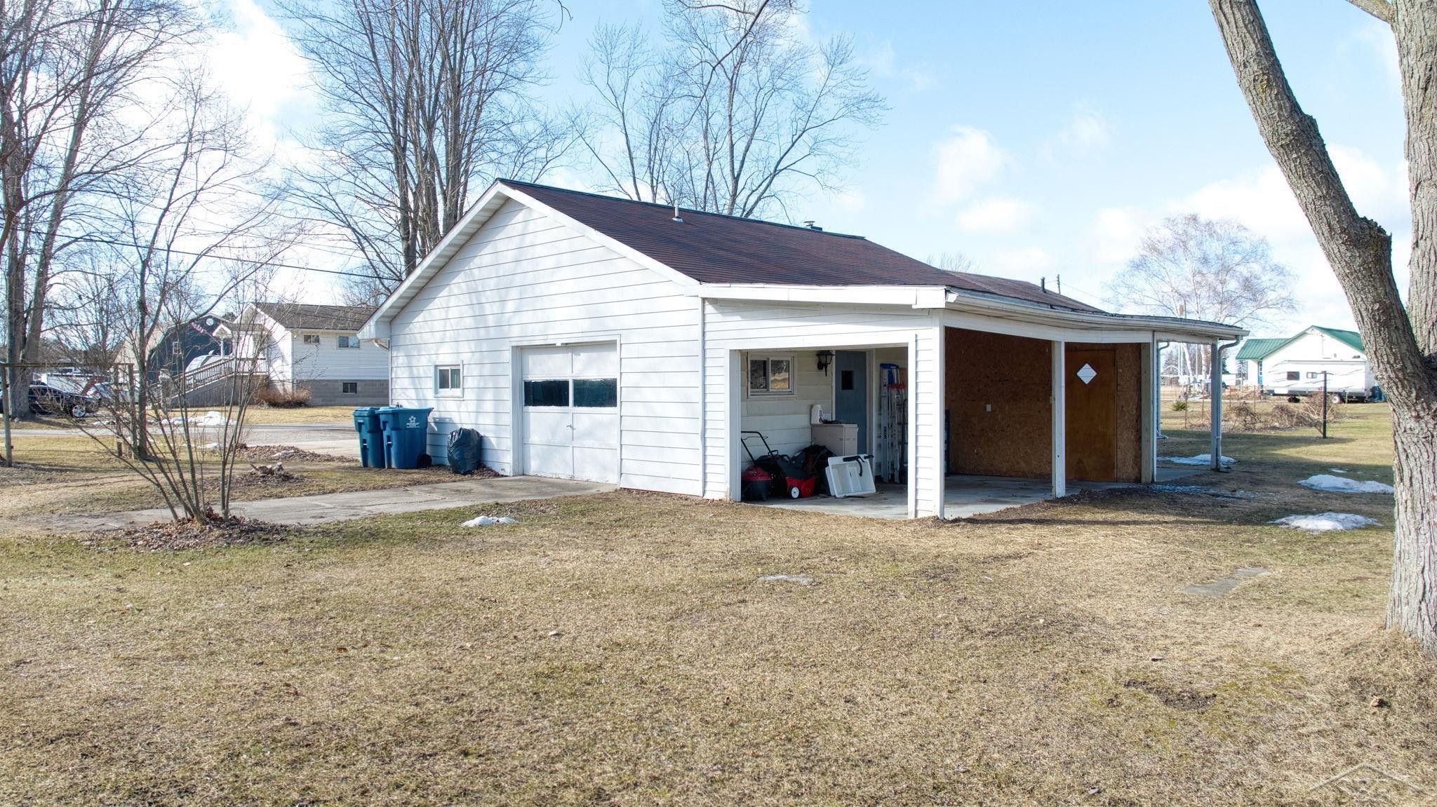 127 E Fraser Street, Coleman, MI 48618 — Photo 4