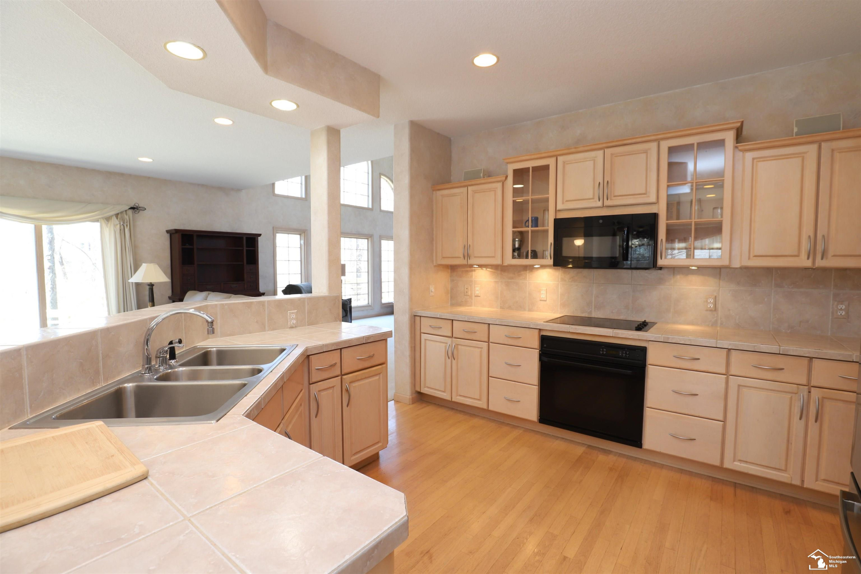 7241 Hidden Valley Drive, Lambertville, MI 48144 — Photo 15