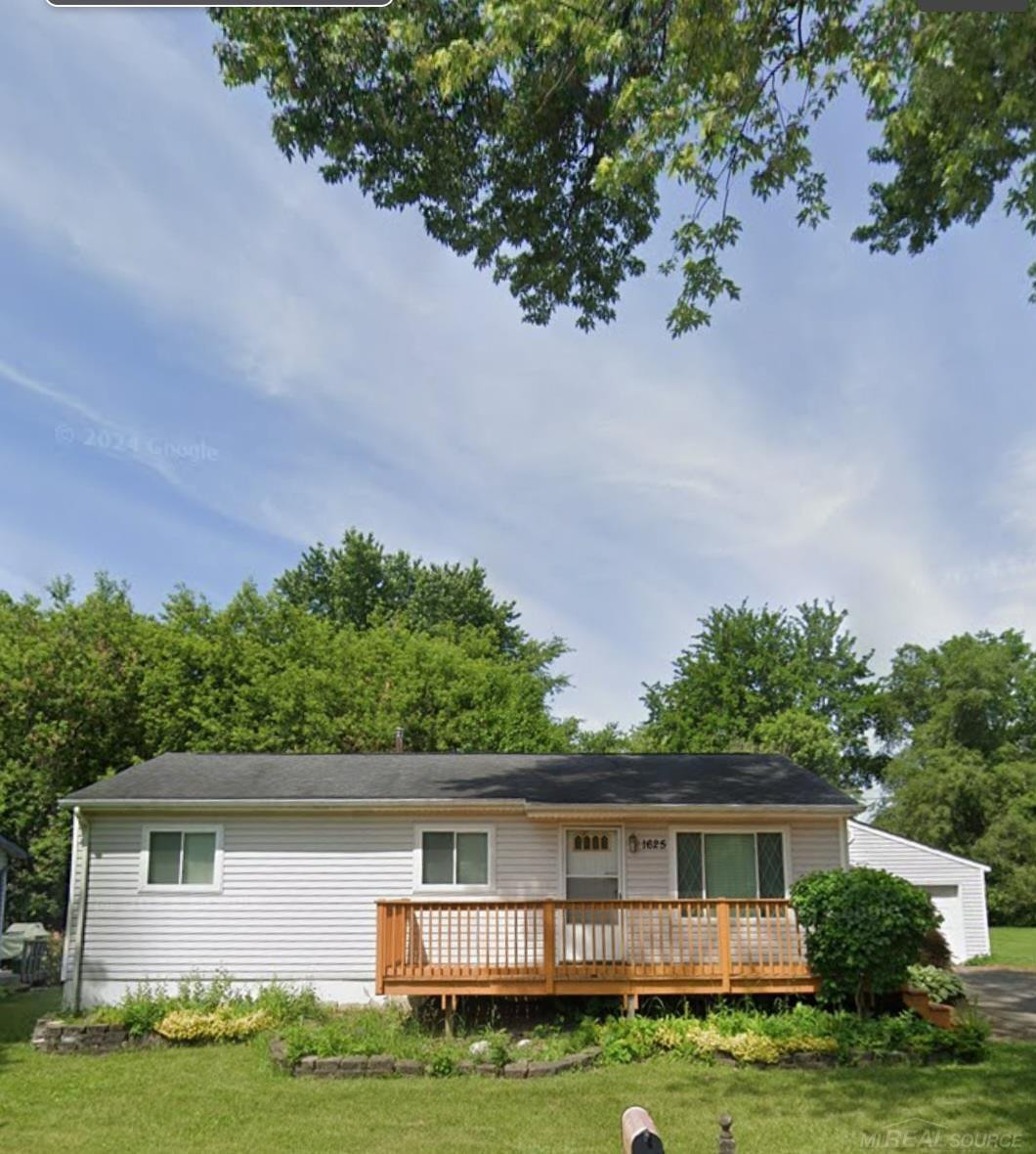 1625 KILLARNEY Court, Wolverine Lake, MI 48390 — Photo 2