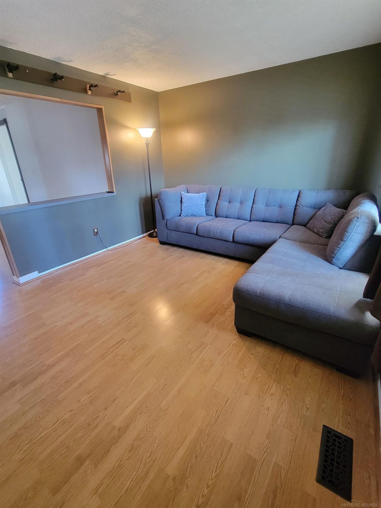 1625 KILLARNEY Court, Wolverine Lake, MI 48390 — Photo 5