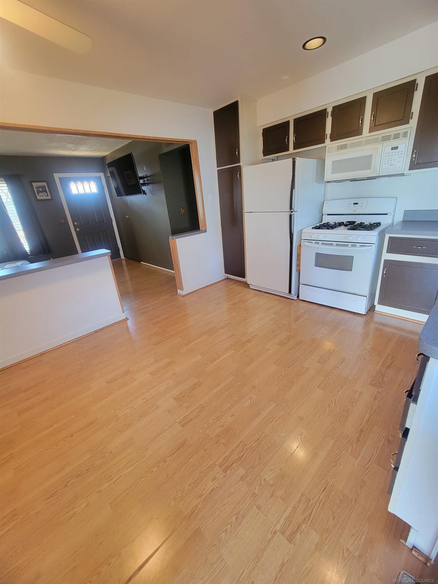 1625 KILLARNEY Court, Wolverine Lake, MI 48390 — Photo 8