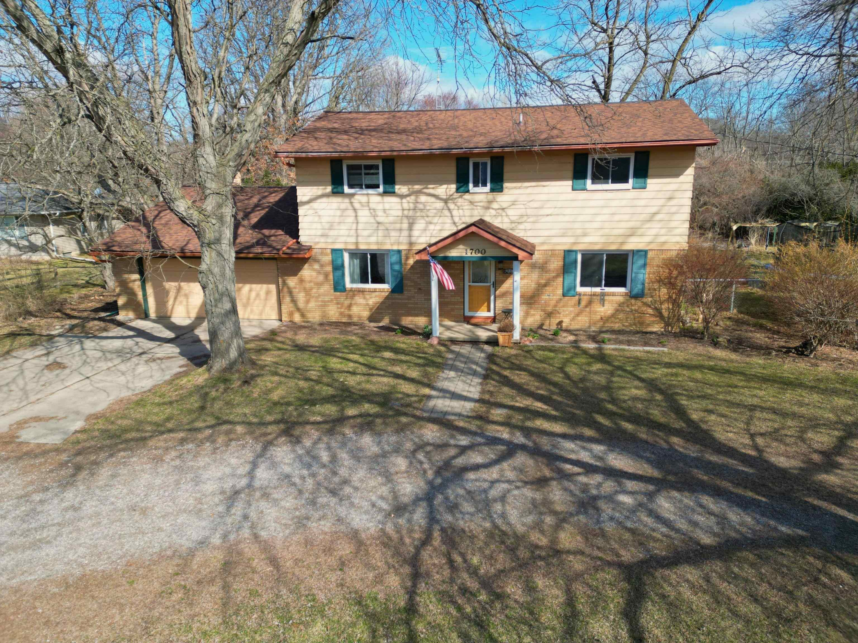 1700 Peet Road, New Lothrop, MI 48460 — front exterior