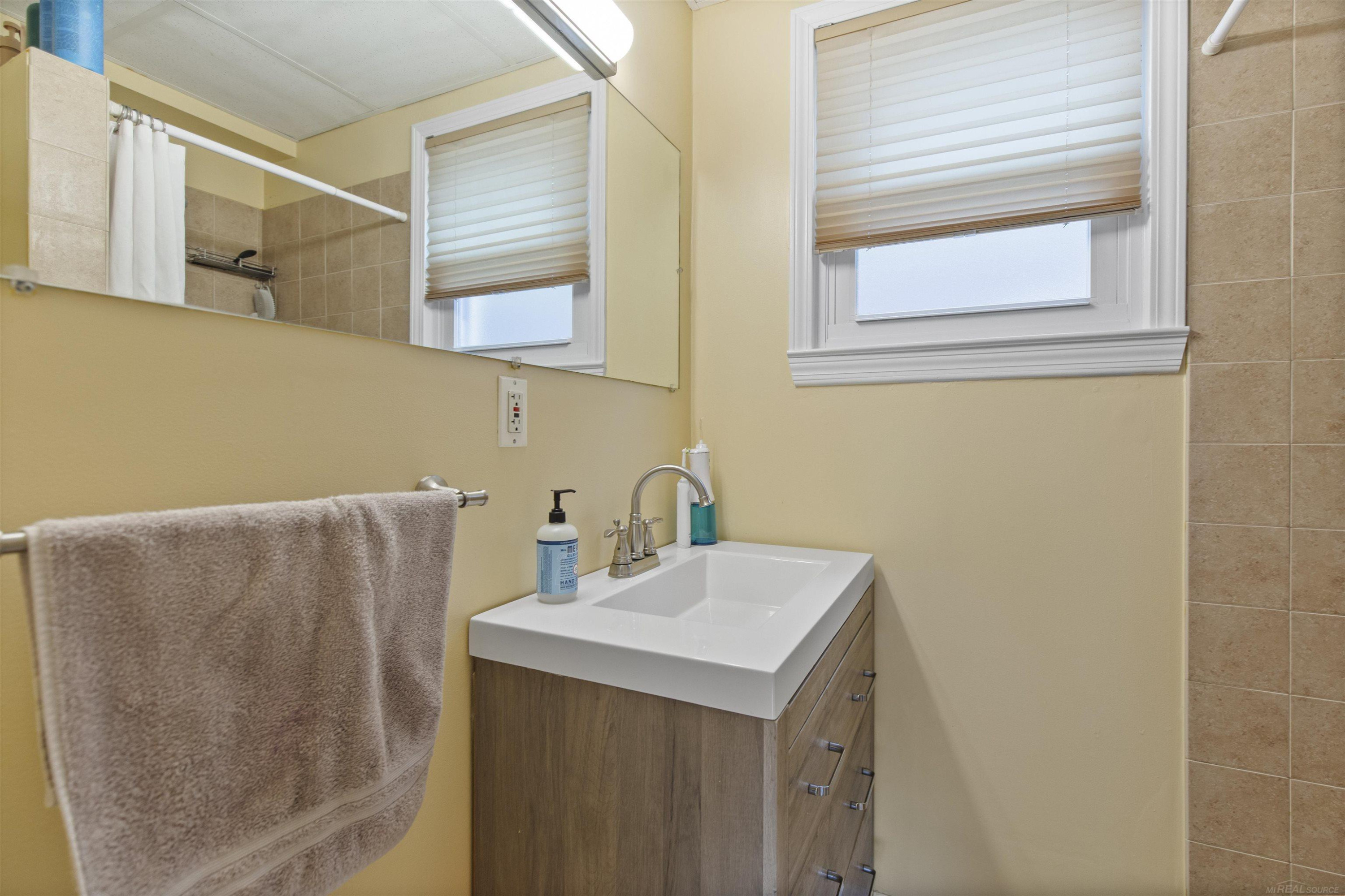 918 N Washington Avenue, Royal Oak, MI 48067 — Photo 16